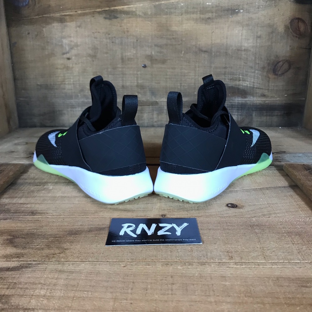 NEW Nike Zoom Strong - Picture 4 of 7
